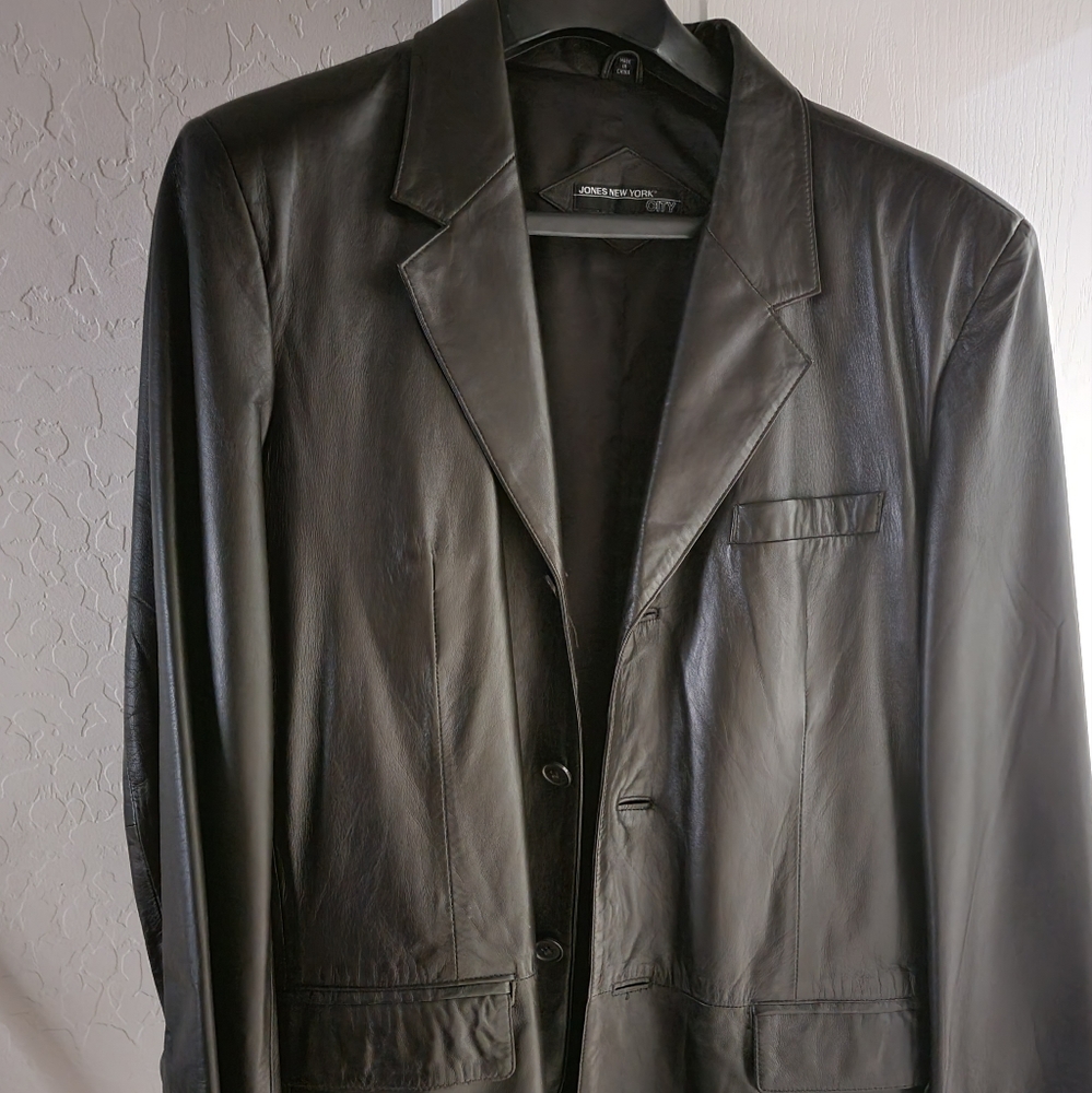 Napa leather Jones NYC sports coat size 44R. Dark brown. New. Super Soft.